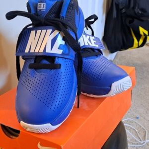 Brand New Nike Boys Shoes 5Y